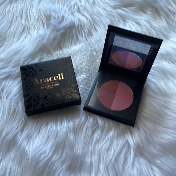 NIB Araceli Las Flores Blushes - Picture 1 of 5
